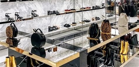 ysl nuova apertura negozio a firenze|Yves Saint Laurent, ecco il nuovo maxi.